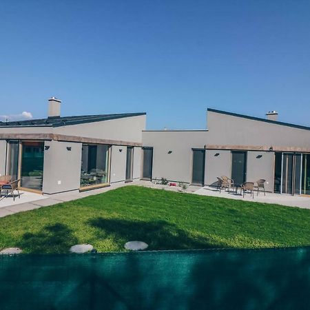 Stylish Apartments At Penati Golf Resort Sajdikove Humence المظهر الخارجي الصورة
